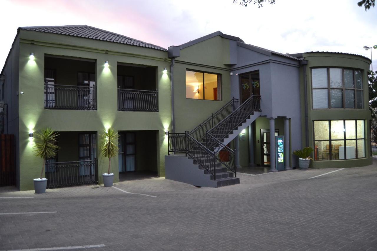 African Sands Guesthouse Load Shedding Free Bloemfontein Exterior photo